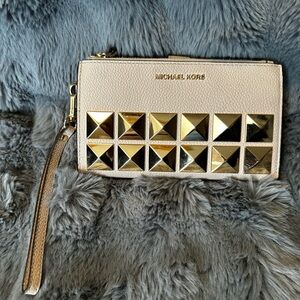 RARE✨ Michael KORS Pyramid Studded Wristlet